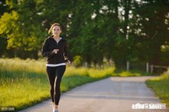 每天跑步5公里会不会伤膝盖跑步应该怎样保护膝盖呢