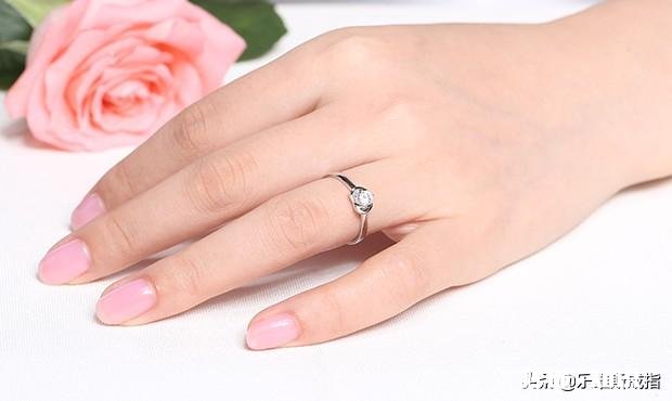 钻戒戴在哪个手指比较合适为什么
