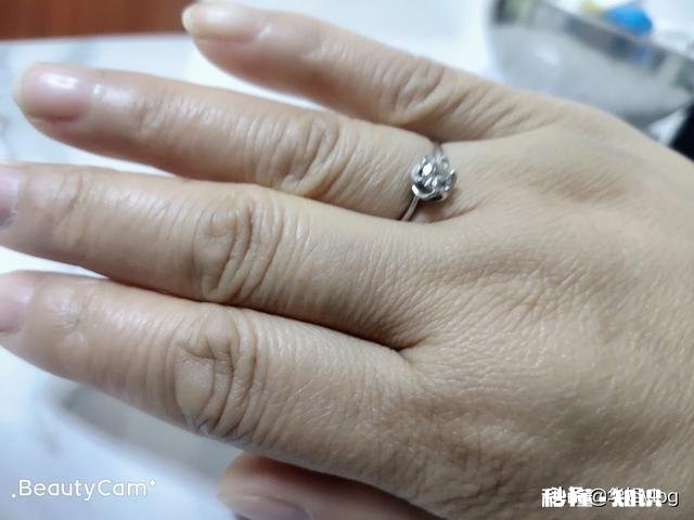 钻戒戴在哪个手指比较合适为什么