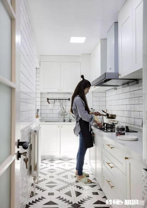 白色厨柜应配什么颜色的墙砖