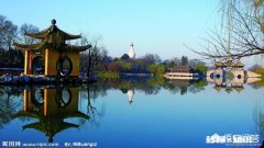 上句：千古江山留胜迹，如何对下句