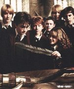 如果哈利波特是个女孩，并且从小就被小天狼星或斯内普收养，那么剧情会如何发展