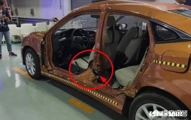 大众、本田年销售近20万的标杆车,为何先后撞断A柱、B柱