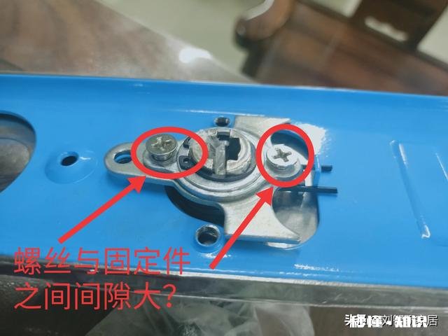 家里防盗门外拉手特别松，感觉快要断了一样，该怎么办