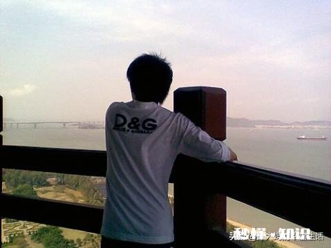 努力奋斗买房落户、终把他乡变故乡、下班唯有手机解闷，这是你想要的生活吗