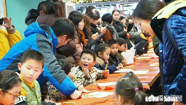雨花区:普惠幼儿园名额有限,众多家长自带板凳和零食通宵排队报名, 你怎么看