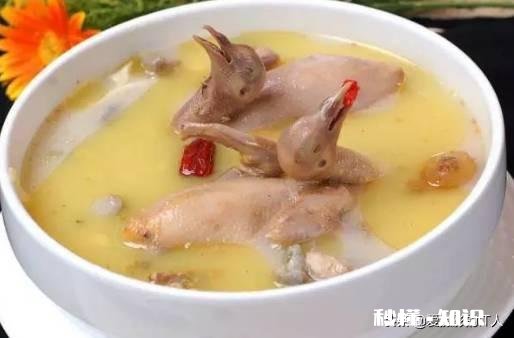 红枣炖鸽子怎么做，放多少水合适