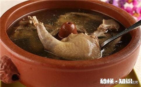 红枣炖鸽子怎么做，放多少水合适