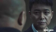 一个业绩优秀的员工经常不把领导放在眼里，领导应该怎么办呢