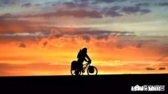 年纪轻轻我就已经月薪2500块，是不是该去寻找诗和远方