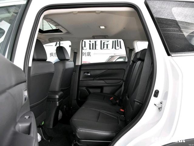 雪佛兰探界者顶配和三菱欧蓝德顶配该如何选择谁的性价比更好