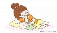 都说躺着喂奶危害大，可我家宝宝抱着吃不饱，躺着才能吃饱，有一直躺着喂奶的吗