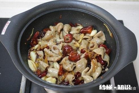 肥肠锅仔饭店的做法