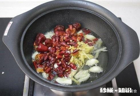 肥肠锅仔饭店的做法