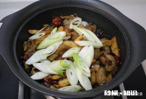 肥肠锅仔饭店的做法