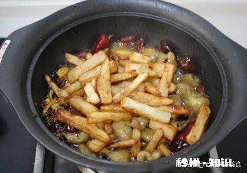 肥肠锅仔饭店的做法