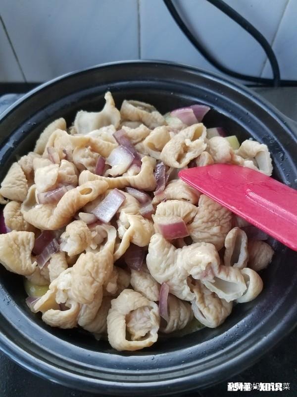 肥肠锅仔饭店的做法