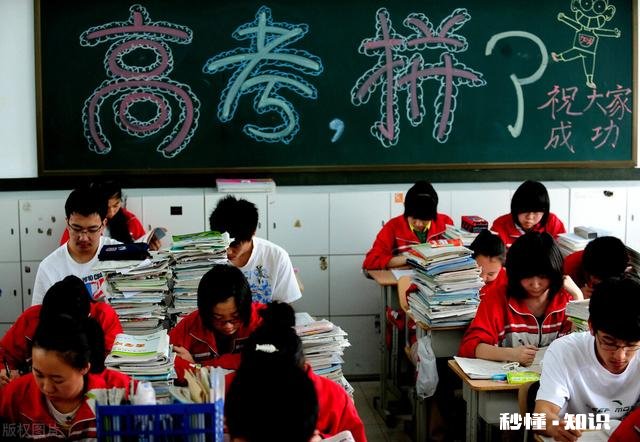 假如高考只考到四百多分，应该去复读还是读专科