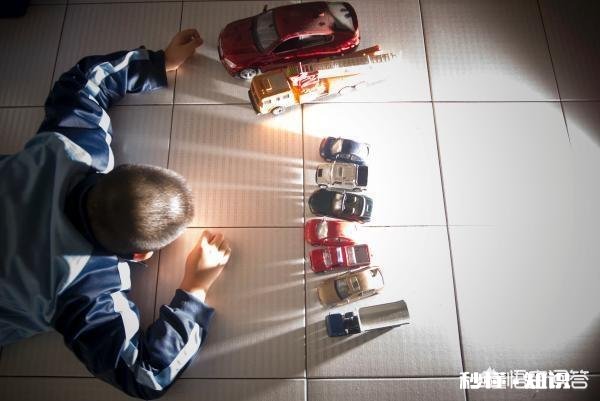 为什么有些孩子会得自闭症呢