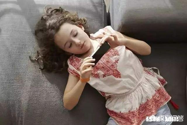 “妈妈，我要玩手机”，面对手机焦虑症的孩子，家长如何应对