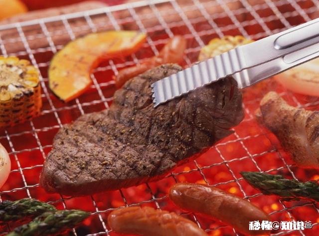 如何姿势优雅地吃一顿烤肉