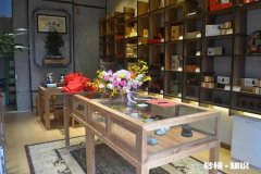 街边的茶楼，房租几十万，却没见多少人去喝茶，拿什么盈利