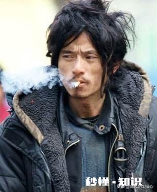 以下两种男性容貌，你在现实生活更愿意接受哪一种