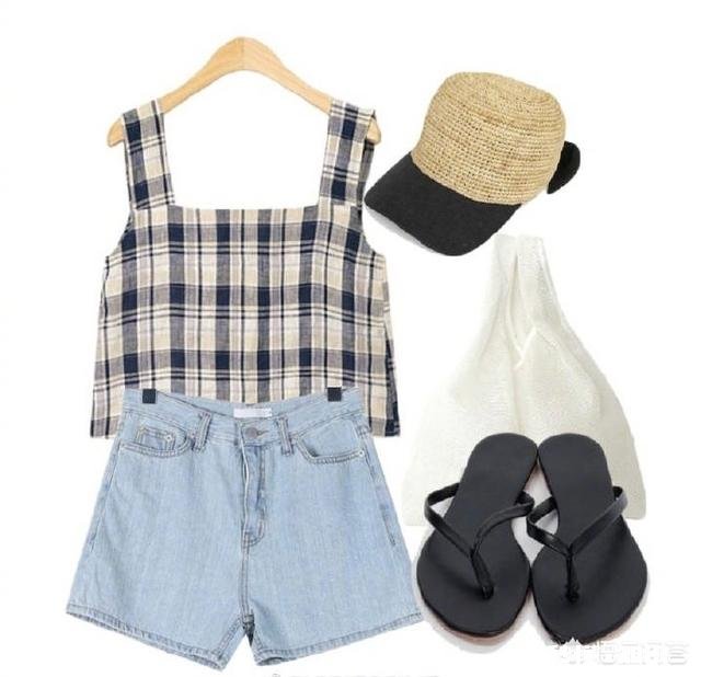 夏天女生穿日常装拍照，你会选择哪些衣服