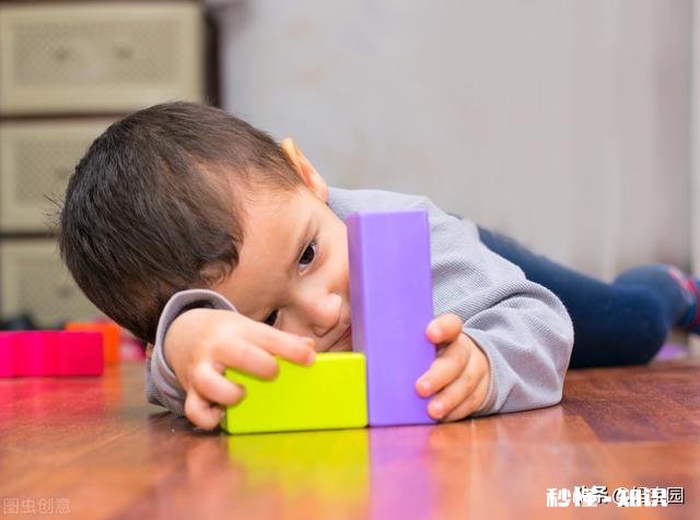 自闭症的小孩有什么表现怎么干预治疗