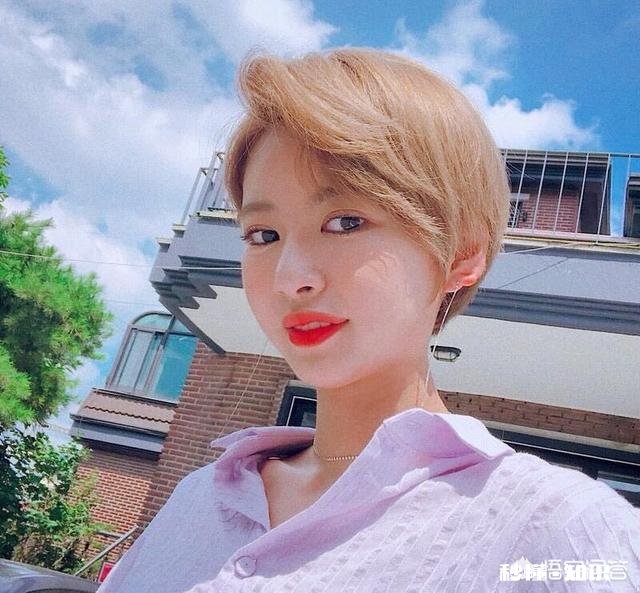 四十岁夏天适合染什么色发