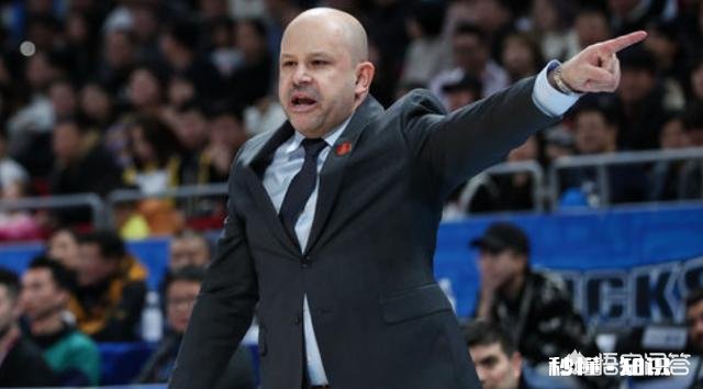 常规赛，首钢首发内线加尼尤14分钟0分1板，赛后雅尼斯也指责他的表现，你怎么看