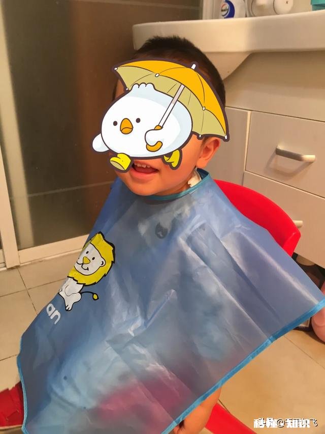 疫情期间，男生你是怎么理发的呢图片说明你的心情