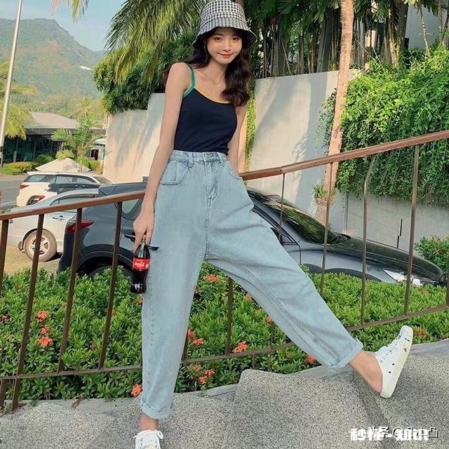 想知道屁股大腰细的女孩都穿什么牛仔裤