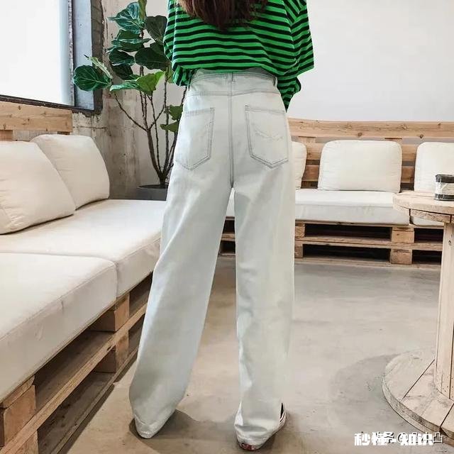 想知道屁股大腰细的女孩都穿什么牛仔裤