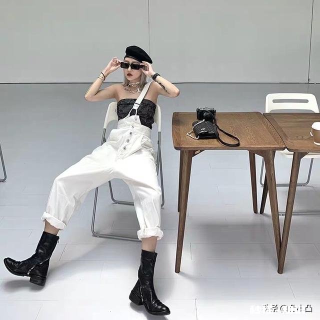 想知道屁股大腰细的女孩都穿什么牛仔裤