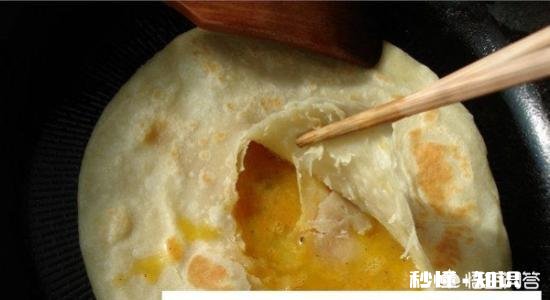 同事在厂里上班工资3000元左右，辞职去学校旁边卖锅盔，5年买了两套房，你信不信