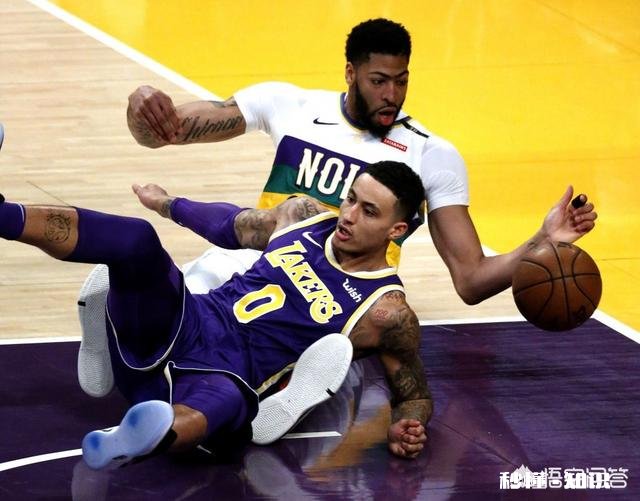 下赛季，大家对洛杉矶湖人队，看好还是看衰为什么