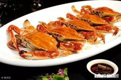 44岁的女人和21岁的男生谈恋爱合适吗