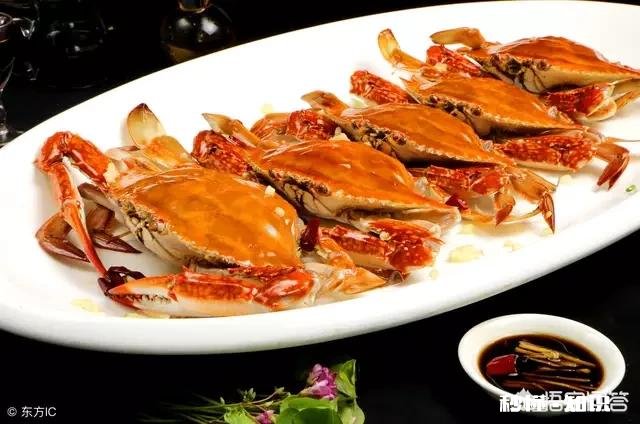 44岁的女人和21岁的男生谈恋爱合适吗