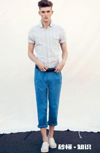 白色亚麻宽大衬衫型怎么搭配
