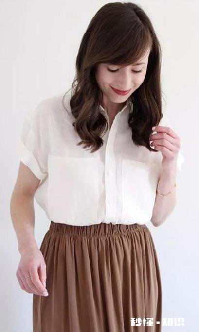 白色亚麻宽大衬衫型怎么搭配