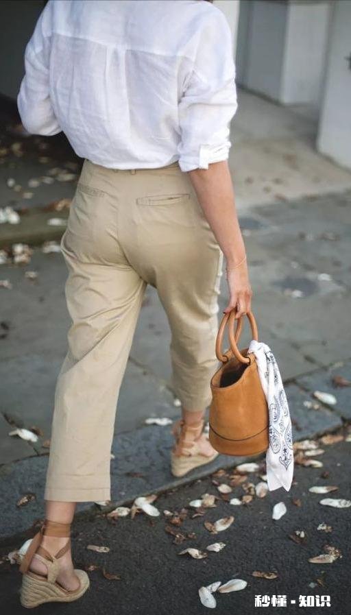 白色亚麻宽大衬衫型怎么搭配