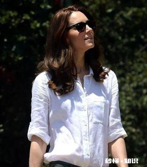 白色亚麻宽大衬衫型怎么搭配