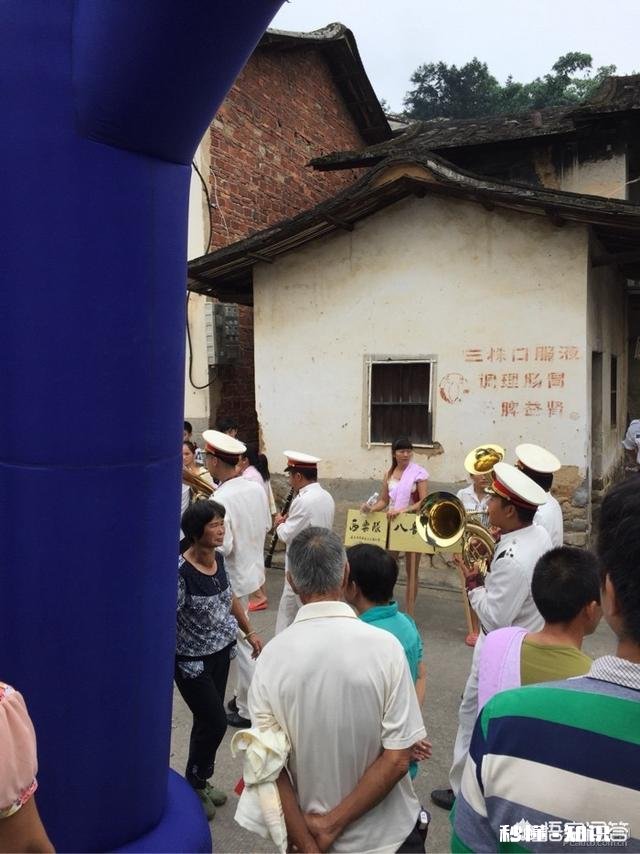 和老婆离婚了,老丈人去世有必要去吗