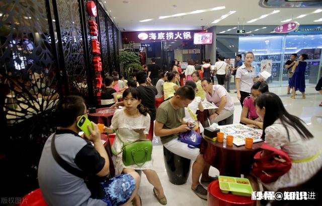 海底捞市值在跌，主要原因是什么