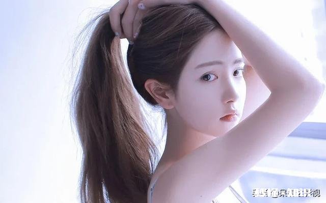 女朋友说我知道你对我是真心的，可是方法使错了，我们分手吧！之后也没有拉黑删除，请问这样怎么挽回