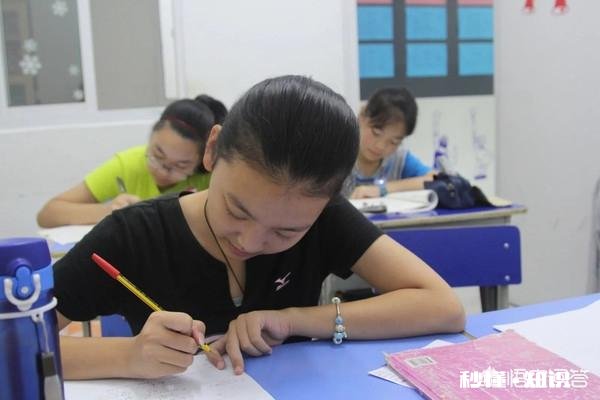 孩子上学期做了大量的数学试卷,有个很厚的错题本,在暑假里想复习一下,只看错题行吗