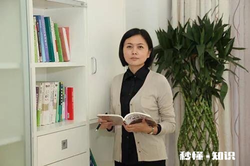 幼儿家长因十几岁实习老师不爱笑、长得像学生就投诉，过分吗