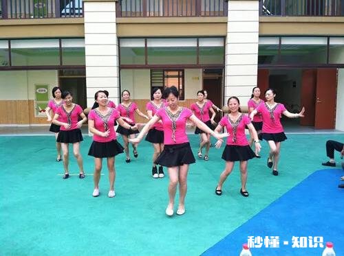 幼儿家长因十几岁实习老师不爱笑、长得像学生就投诉，过分吗