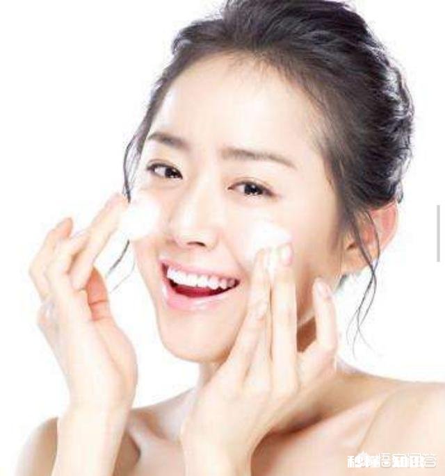 脸上有痘印，敏感肌肤，适合用什么护肤品